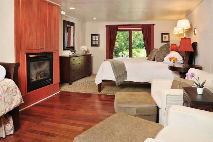 1795 Acorn Inn B & B