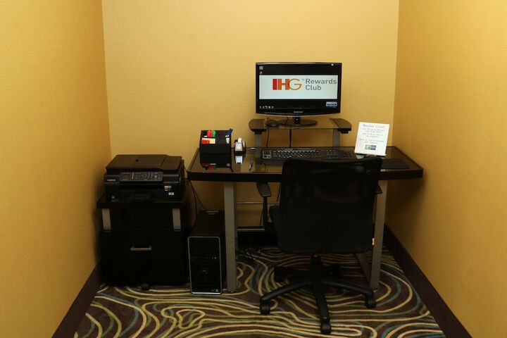 Business Center 75 of 77
