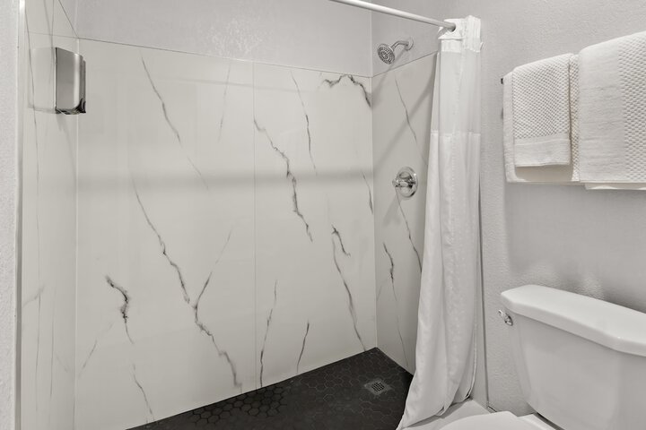Room 10 of 24