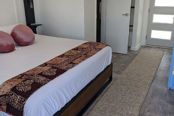 Room 32 of 38