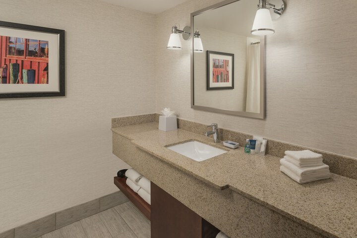 Four Points by Sheraton Boston Logan Airport Revere