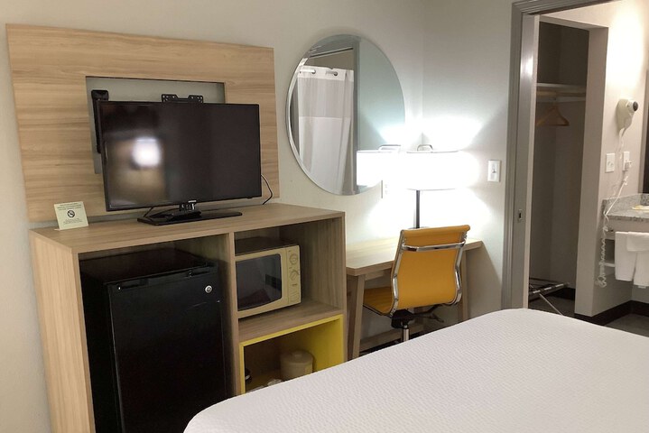 Room 27 of 34