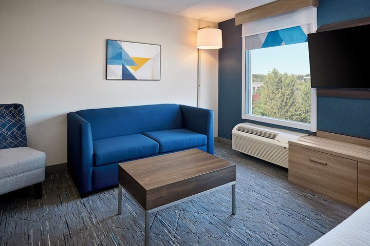 Room 4 of 38