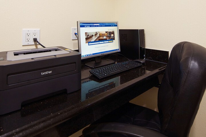 Business Center 27 of 27