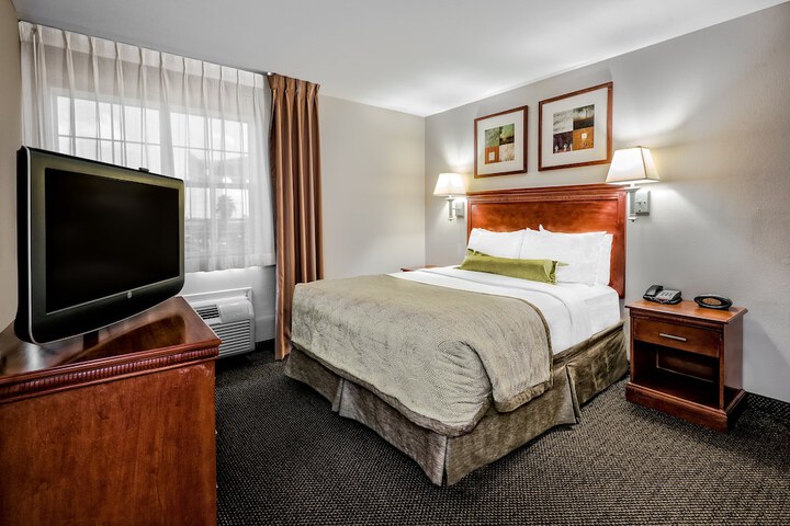 Room 27 of 38