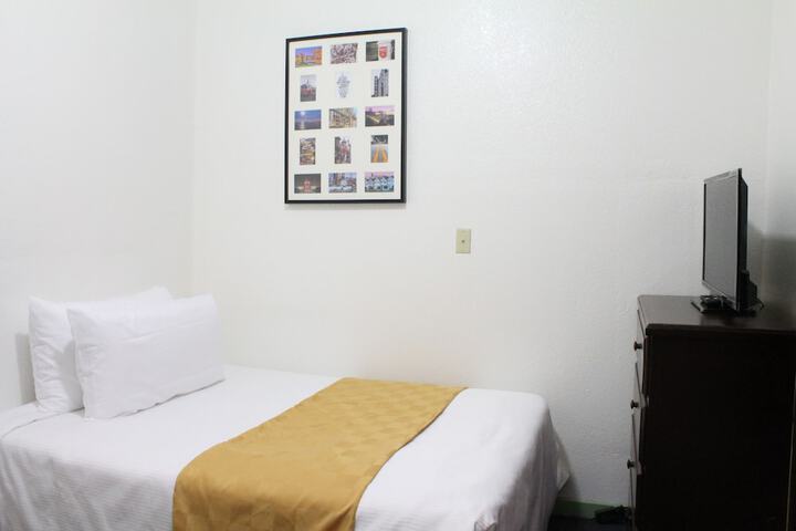 Room 9 of 34