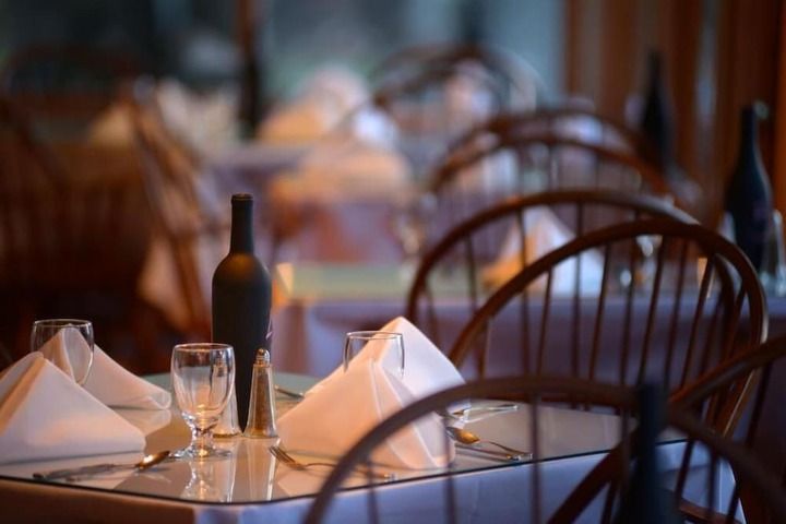 Dining 37 of 44