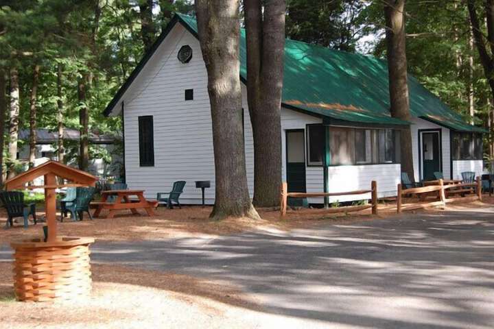 The Elms Waterfront Cottages