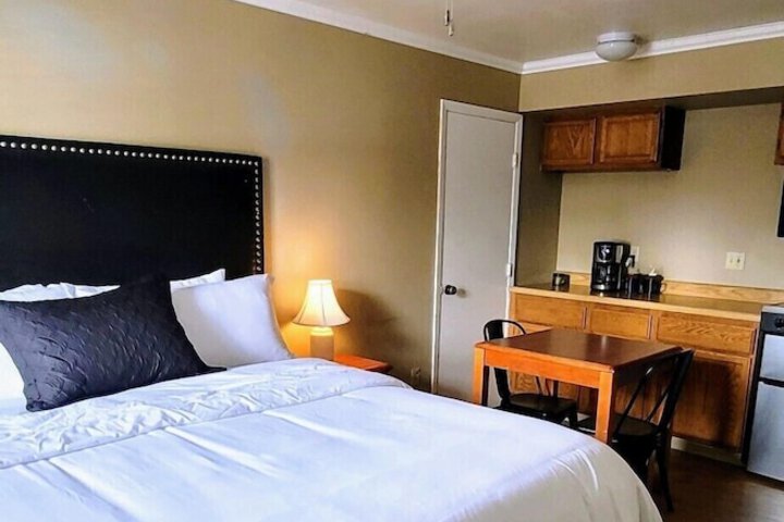 Room 32 of 43