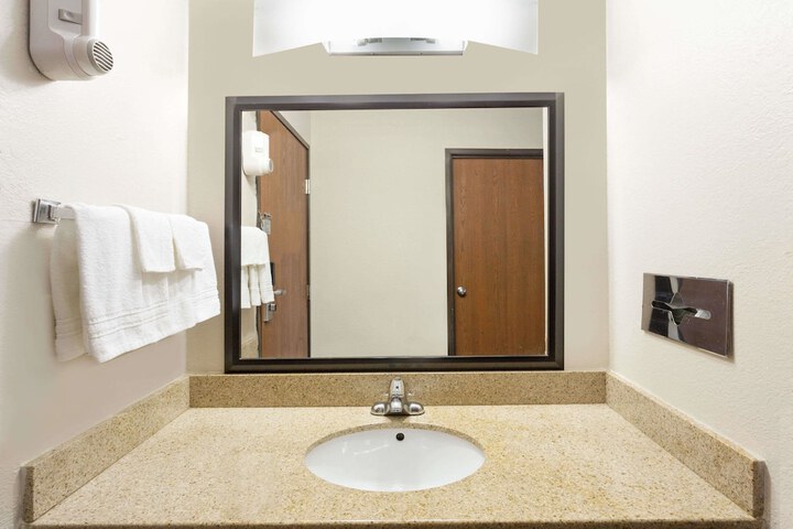 Room 15 of 41