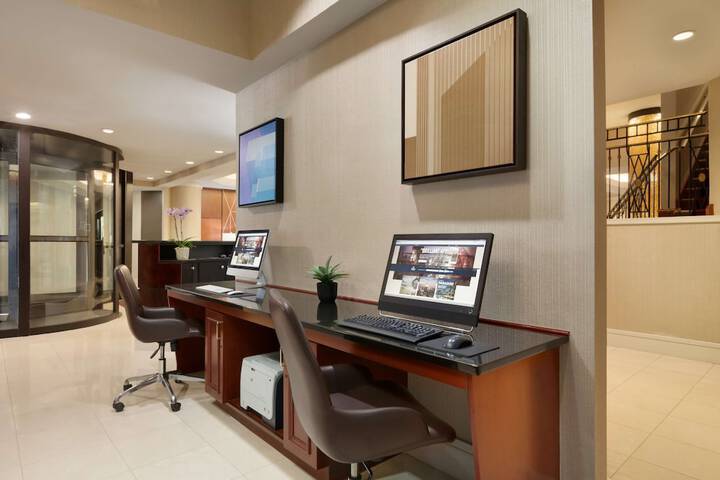 Business Center 59 of 62