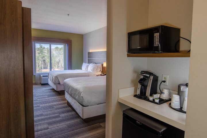 Room 11 of 28