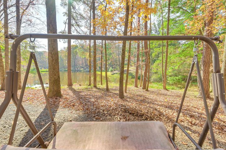Secluded Hamilton Cabin Retreat w / Private Lake!