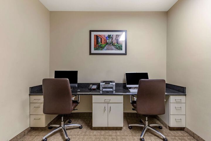 Business Center 25 of 26