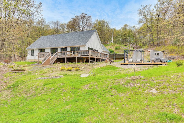 Lakefront Long Pond Home w / Wraparound Deck!