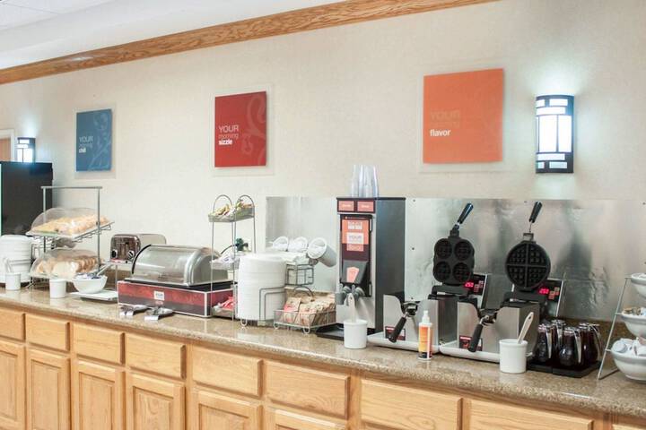 Breakfast/Coffee Service 41 of 50