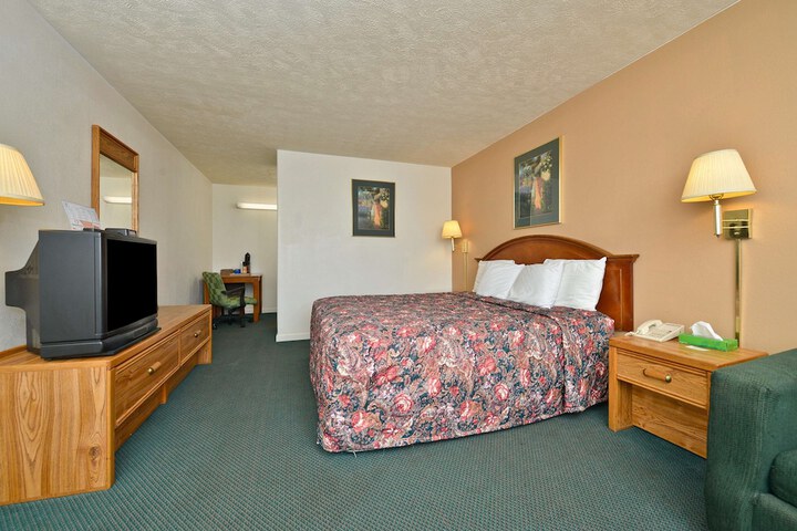 Room 13 of 28