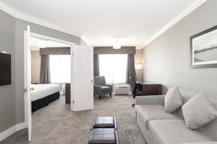 Room 32 of 44