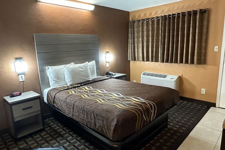 New Corral Motel