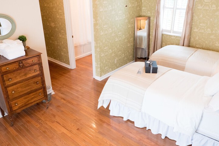 Room 5 of 34