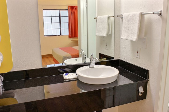 Room 18 of 30