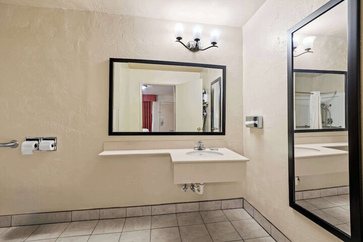 Room 15 of 25