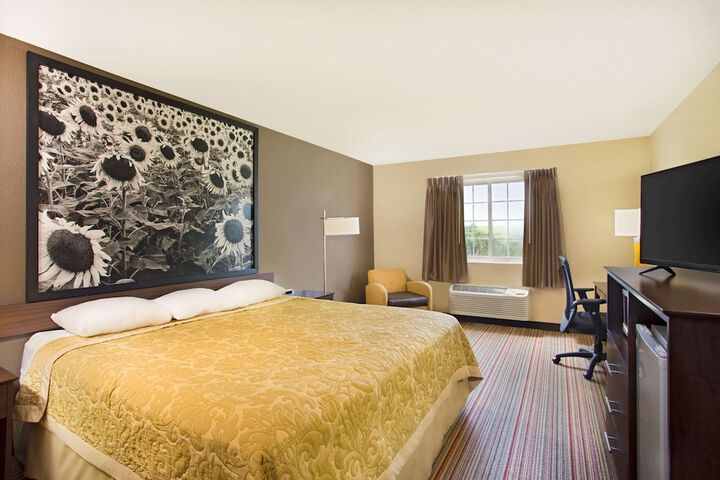 Super 8 by Wyndham New Hampton