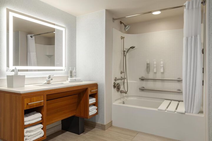 Home2 Suites by Hilton Farmington / Bloomfield