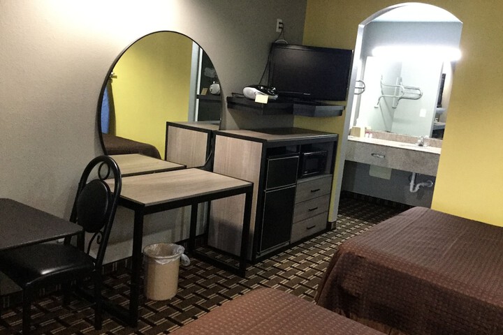 Room 32 of 37
