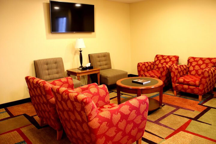 Lounge 38 of 41