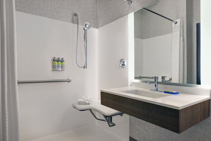 Holiday Inn Express Hotel & Suites NEWPORT by IHG