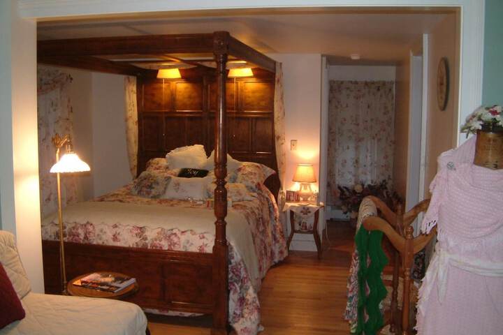Truman Gillet House Bed & Breakfast