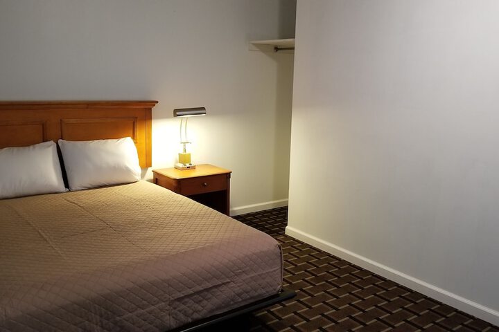 Room 11 of 22