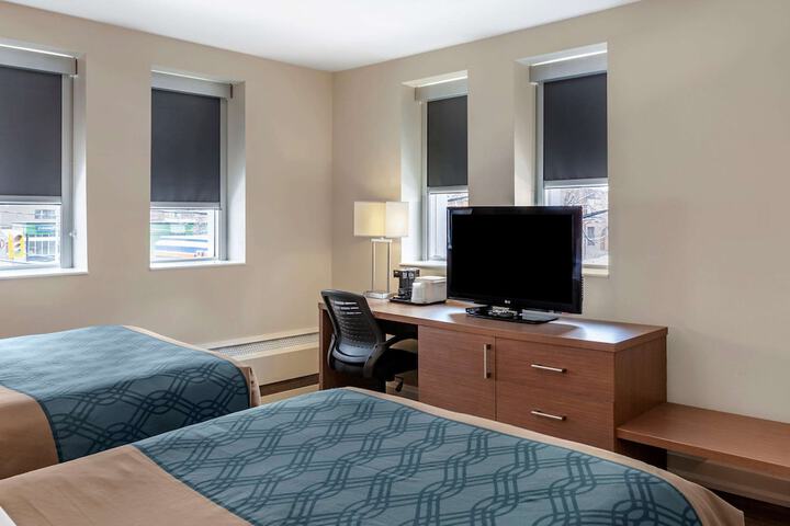 Room 33 of 40