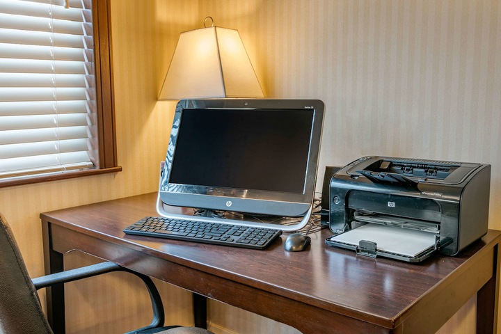 Business Center 102 of 107
