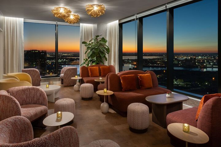 Lounge 62 of 70