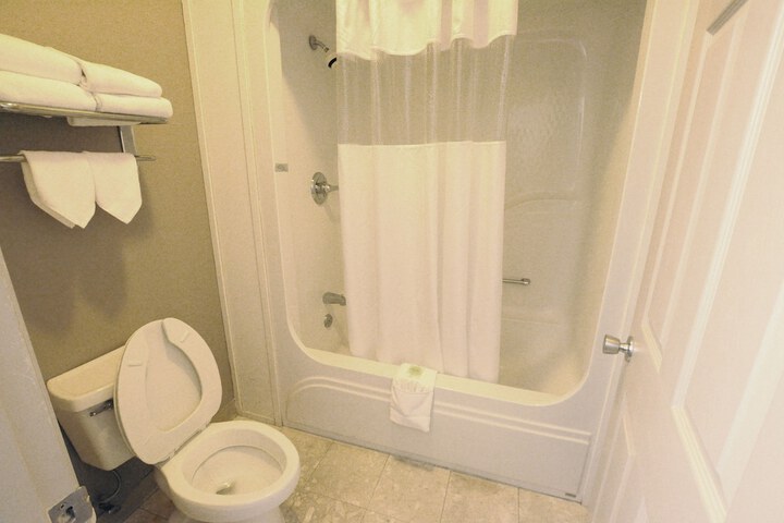 Room 52 of 100