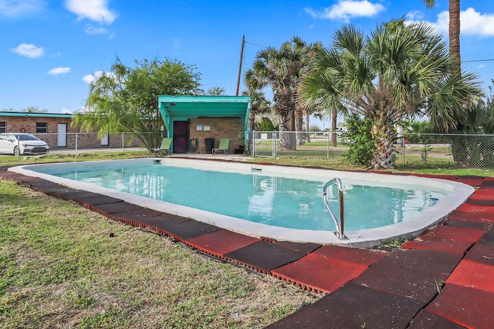 Mathis Motel