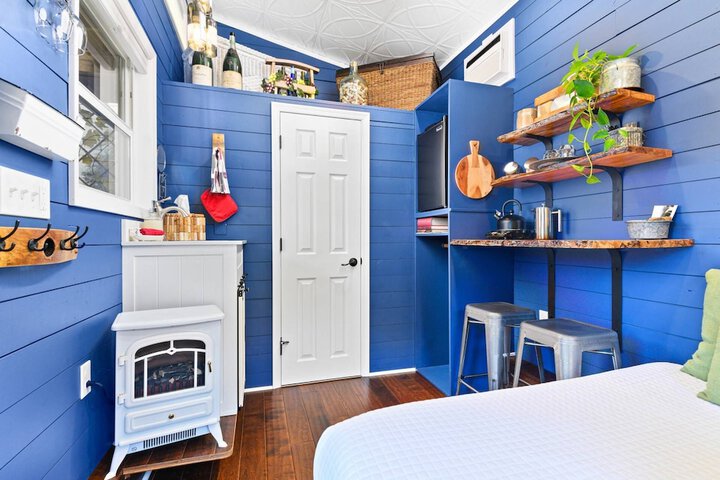 Room 73 of 152