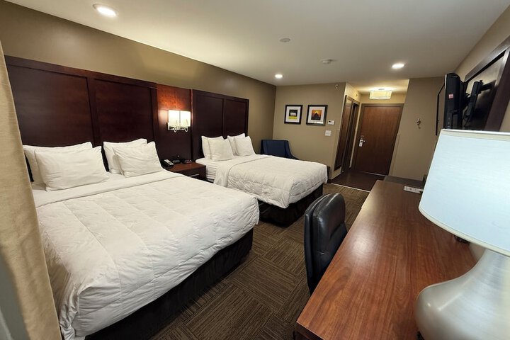 Giles Hotel Inn & Suites