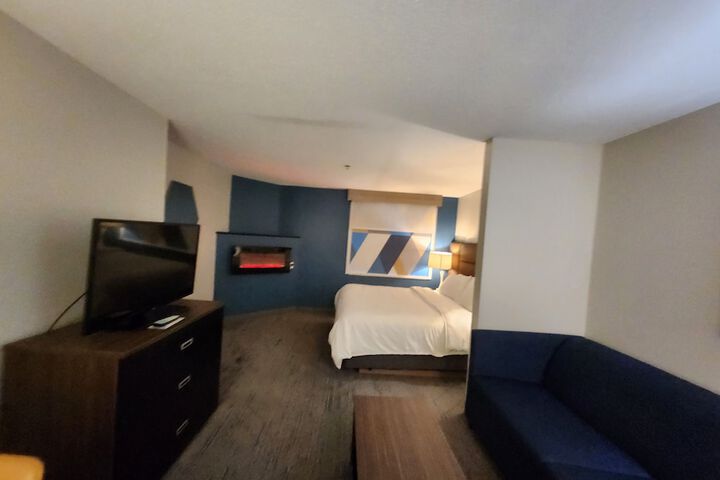 Room 34 of 82