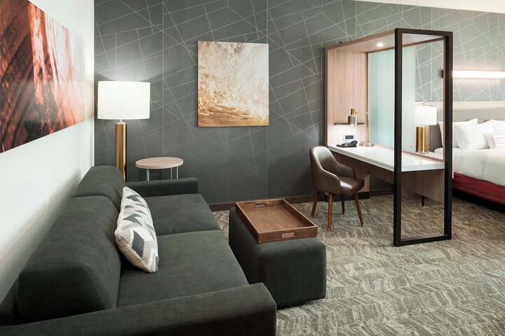 Room 15 of 38