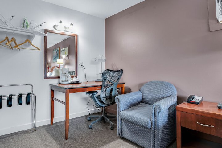 Room 28 of 35