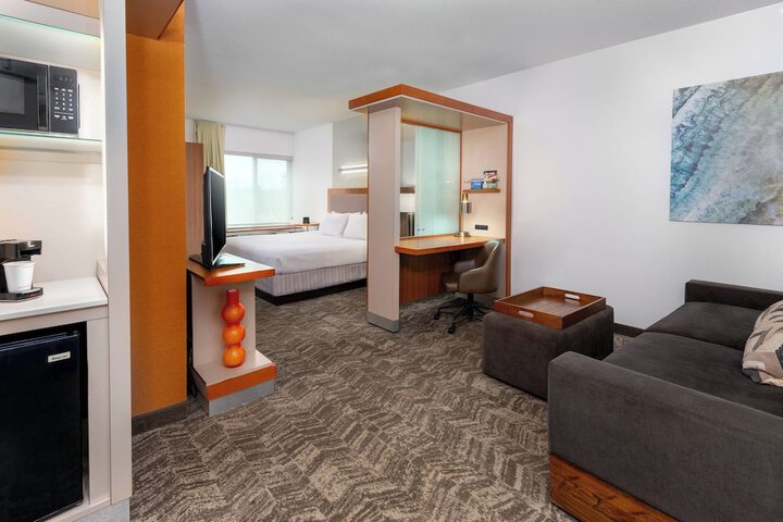 Room 17 of 37