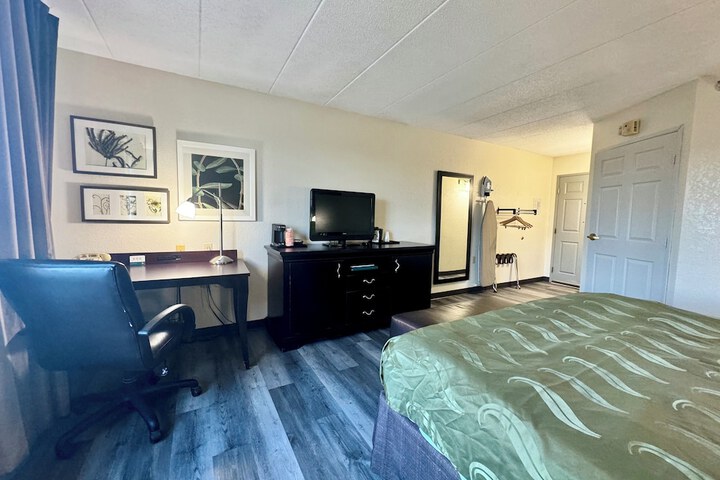 Quality Inn & Suites Alexandria