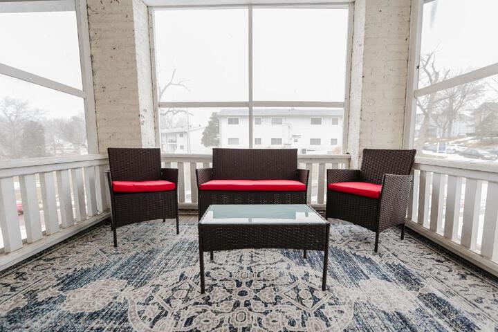 Sr Pilot Earhart Hangar Suite 2 br K & Q, 1 Ba