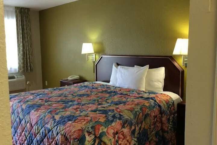 Room 10 of 20