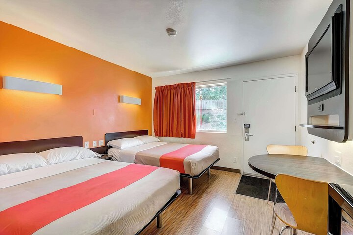 Room 12 of 20