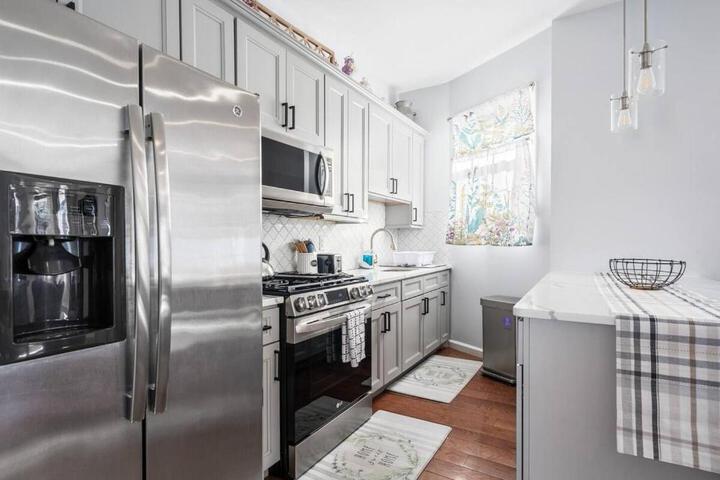 Modern 3 Bed Apt Parking W D