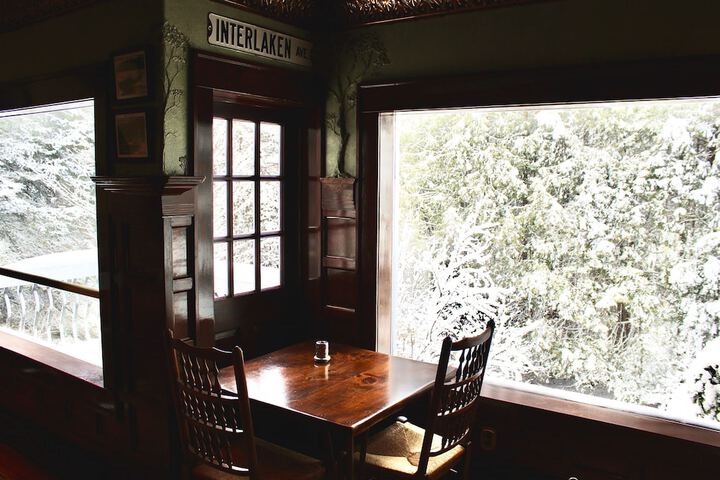 Dining 40 of 46